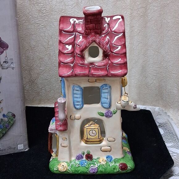 Victorian House Tealite Holder with box - Picture 3 of 11